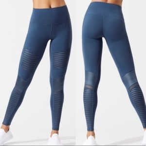 Alo Moto Leggings in Eclipse